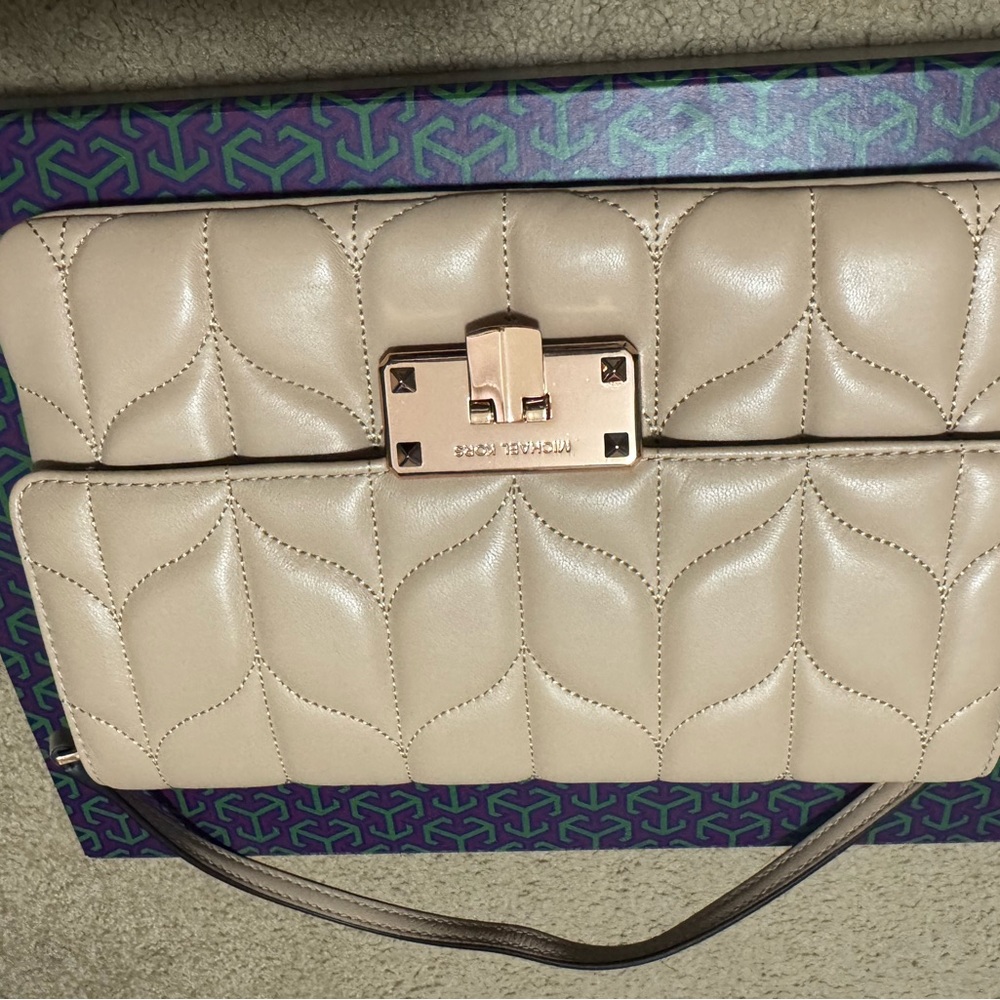 Michael Kors Blush Quilted Wristlet with Tags - Picture 3 of 3